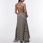 Geometrisches Maxikleid mit Streifen, offenem Rücken und fließendem Saum
