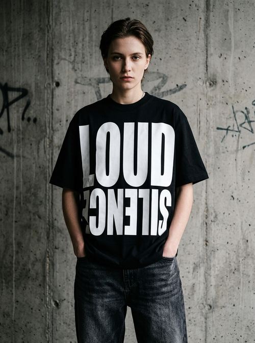 Oversized-T-Shirt Loud Silence - Getragen